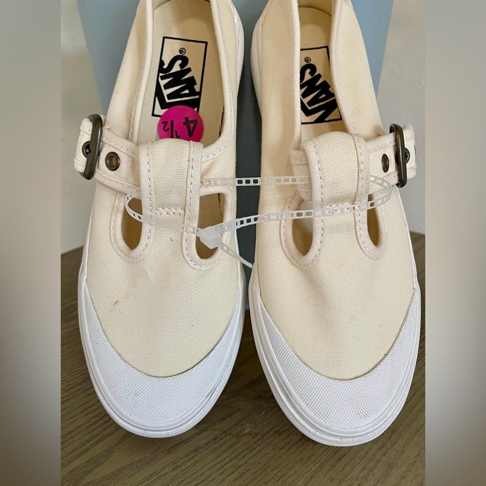 Vans Off-White Canvas Buckle Mary Jane Slip-Ons big kids 4.5